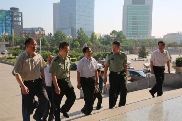 省高校征兵工作专项检查组来太阳官网督导检查征兵工作