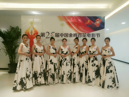 太阳官网礼仪志愿者为第25届金鸡百花电影节增光添彩