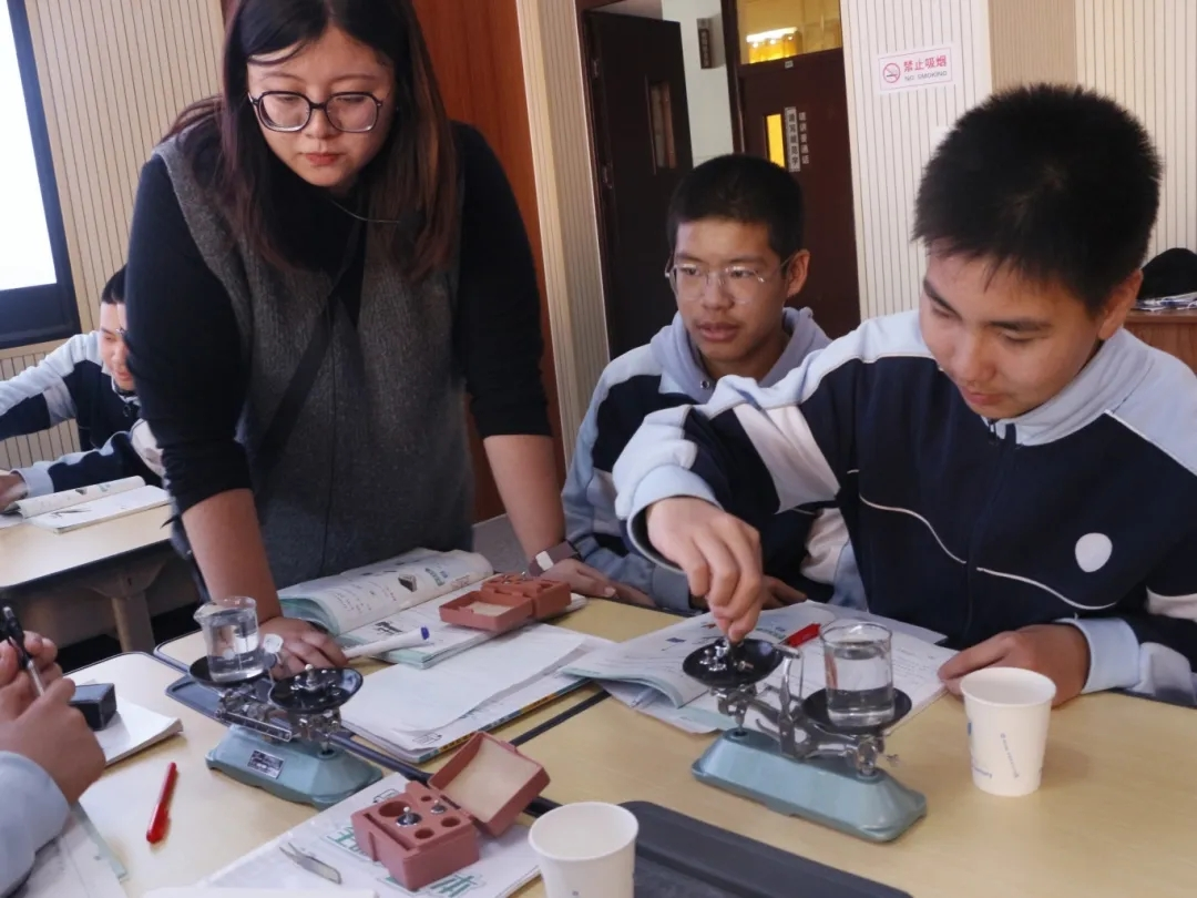 ​良师导航，同栽栋梁之才——太阳官网物理科学与技术学院2022级物理学学生前往唐山市二十七中进行教育见习
