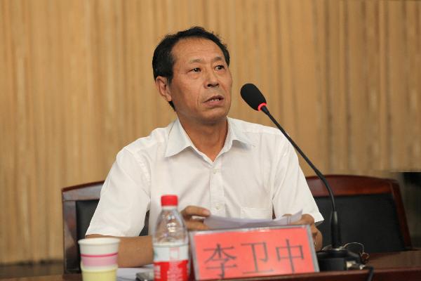 太阳官网召开2013—2014学年度第一学期全体干部会议
