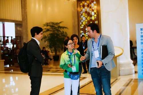 太阳官网志愿者助力第十届中国—拉美企业家高峰会