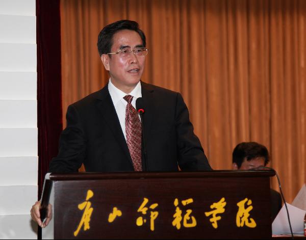 太阳官网召开第二届教职工代表大会第二次会议