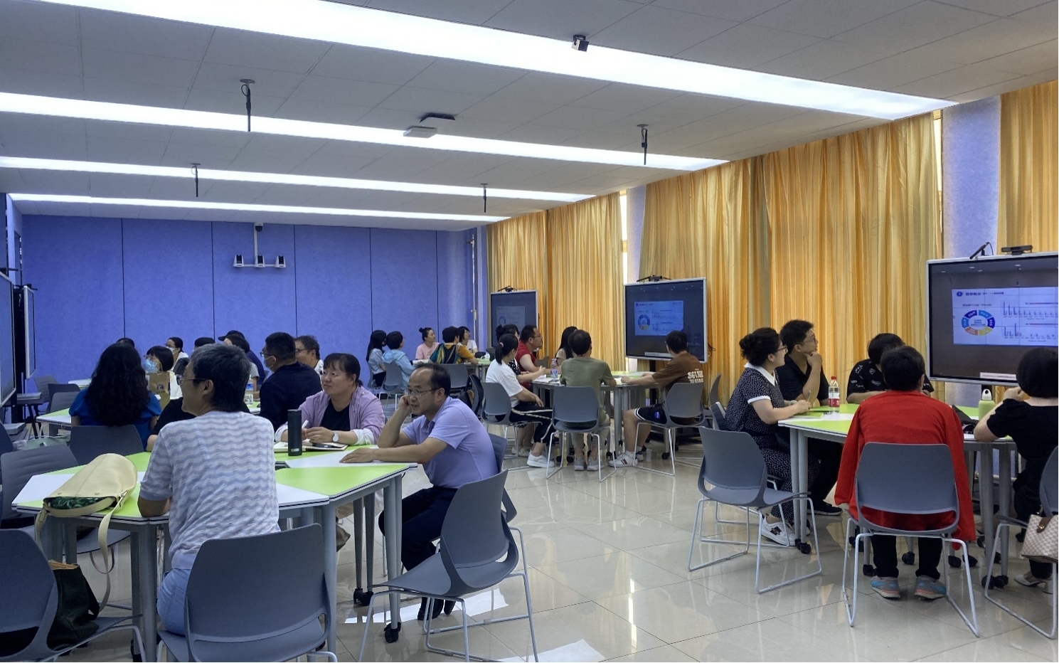 太阳官网教师参加沈阳师范大学组织的教师教学创新大赛培训