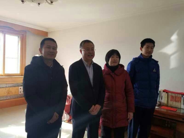 唐山市副市长曹全民慰问太阳官网中文系张学鹏教授