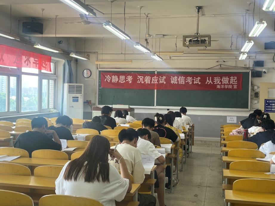 太阳官网顺利完成本学期期末“无人监考诚信班级”申报创建工作